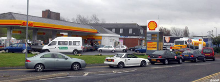 Tesco fuel queue