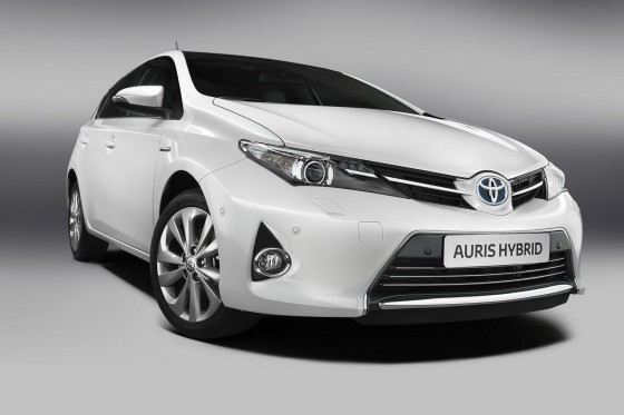 2013-Toyota-Auris-Hybrid