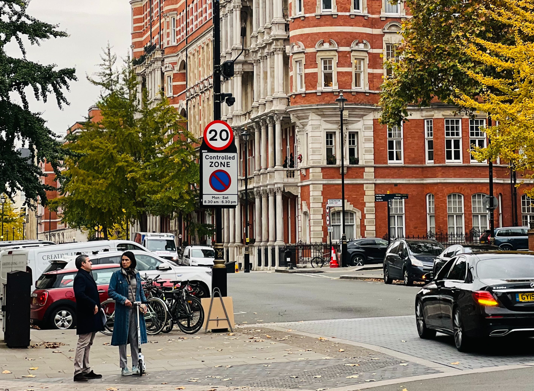 Metropolitan Police Logs Close to 1,000 Crimes Linked to ULEZ Cameras, employ camera security guards